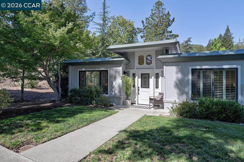 1517 Oakmont Dr - Photo 1