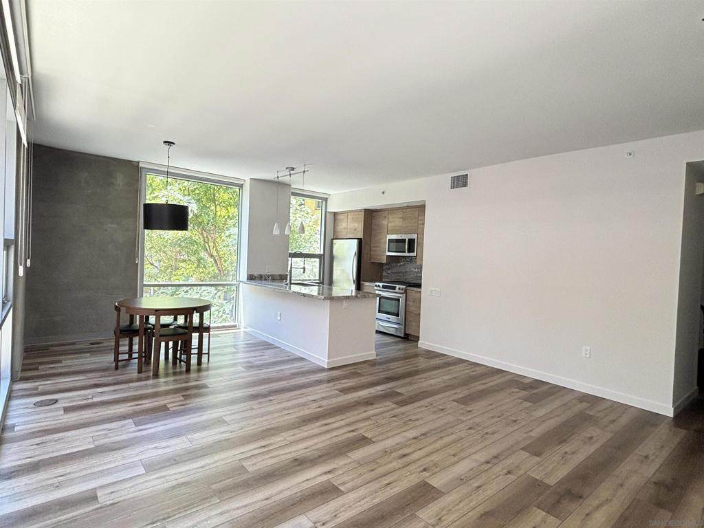 321 10th Ave - Photo 1