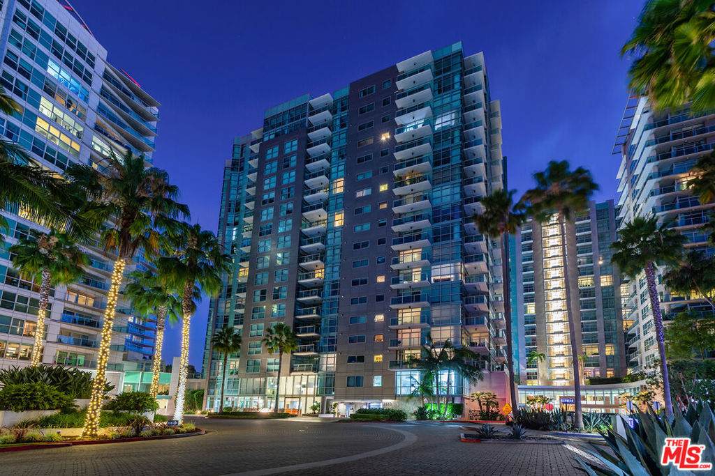 13650 Marina Pointe Drive - Photo 1