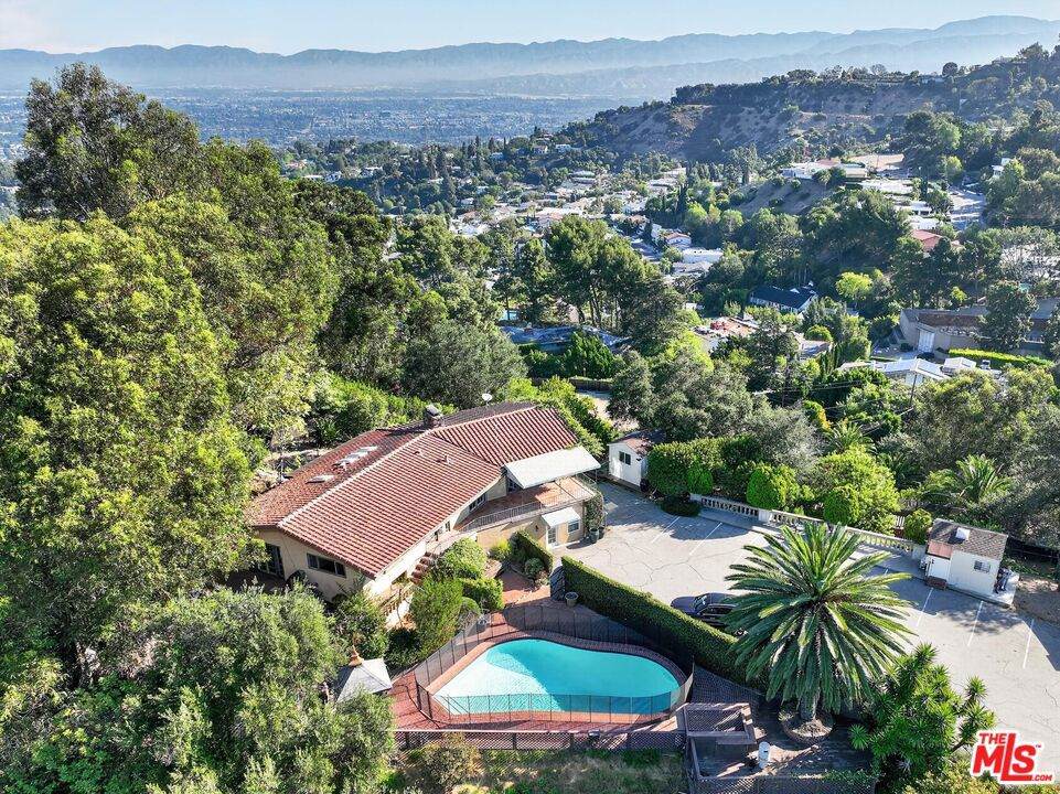 8207 Mulholland Drive - Photo 1
