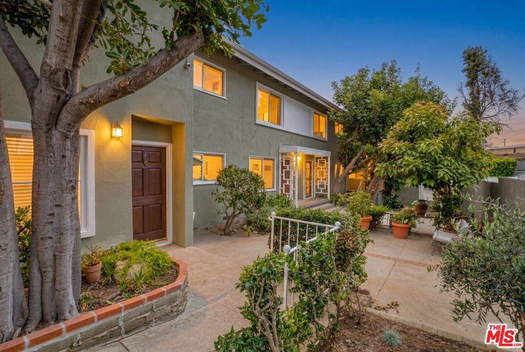 16144 Sunset Boulevard - Photo 1