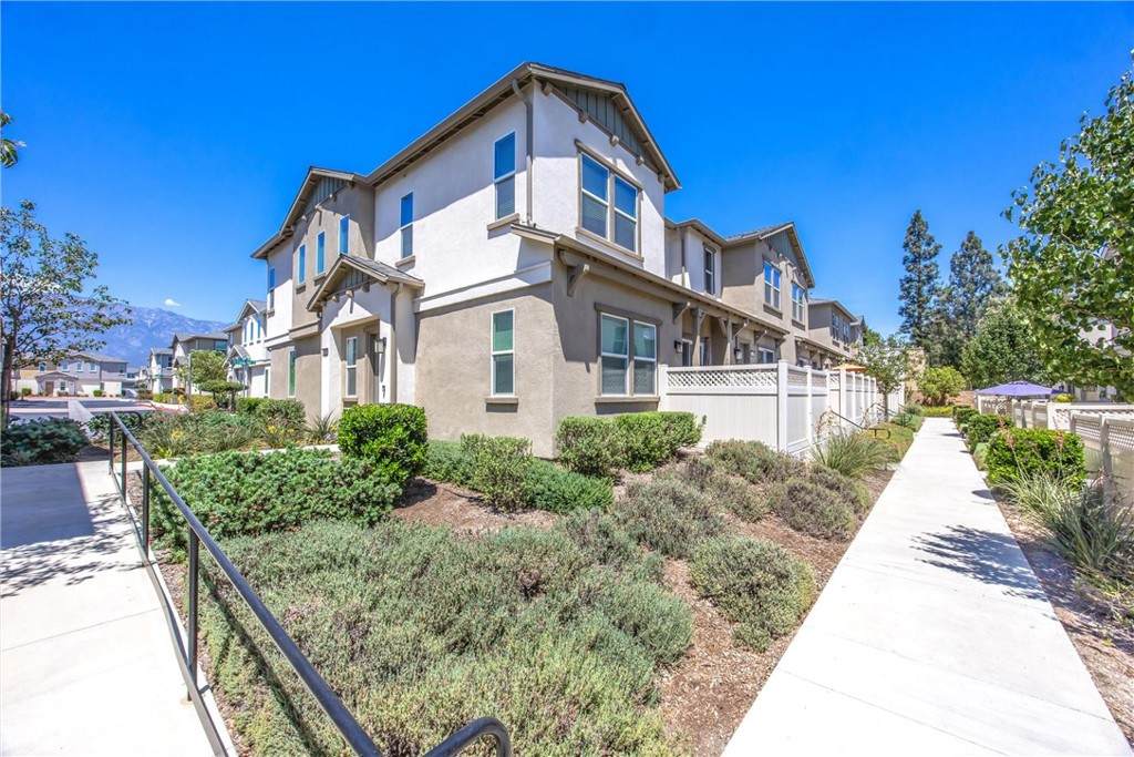 https://bt-photos.global.ssl.fastly.net/socal/orig_boomver_1_447698167-2.jpg