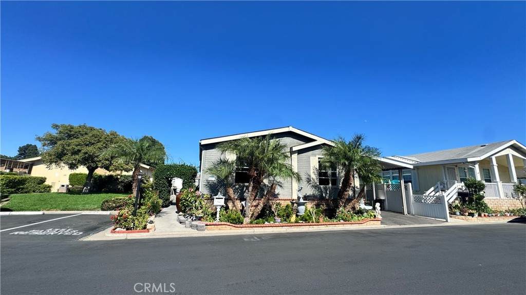 10550 Western - Photo 1