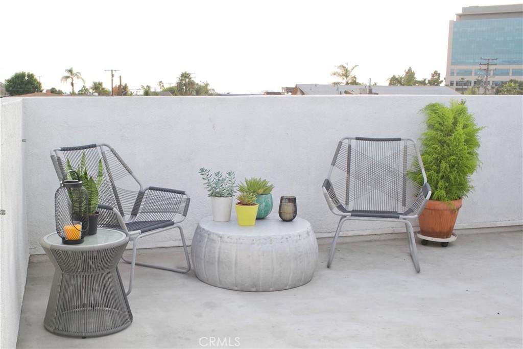 423 1/2 Westminster Avenue - Photo 1