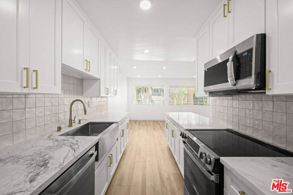 136 Palm Drive - Photo 1
