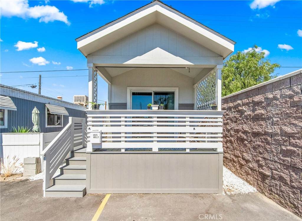 4925 Holly - Photo 1