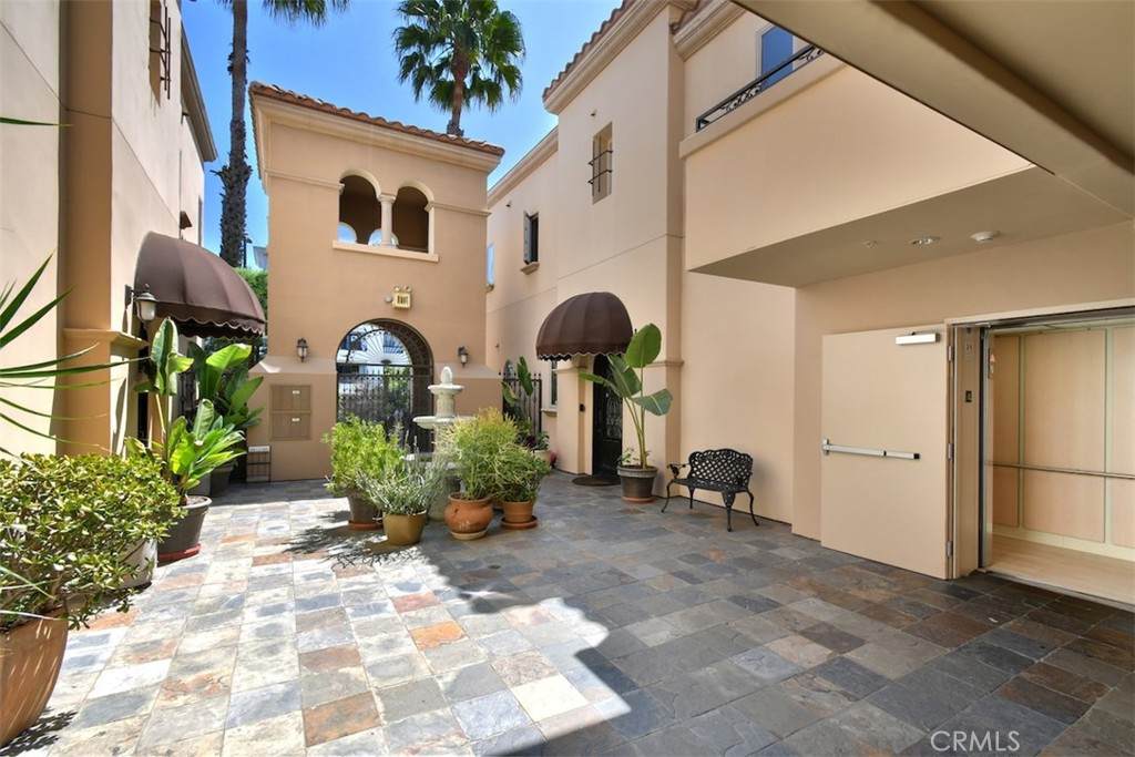 1835 Barrington Avenue - Photo 1