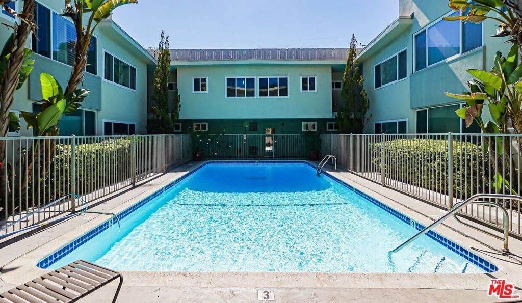 1525 Hayworth Avenue - Photo 1