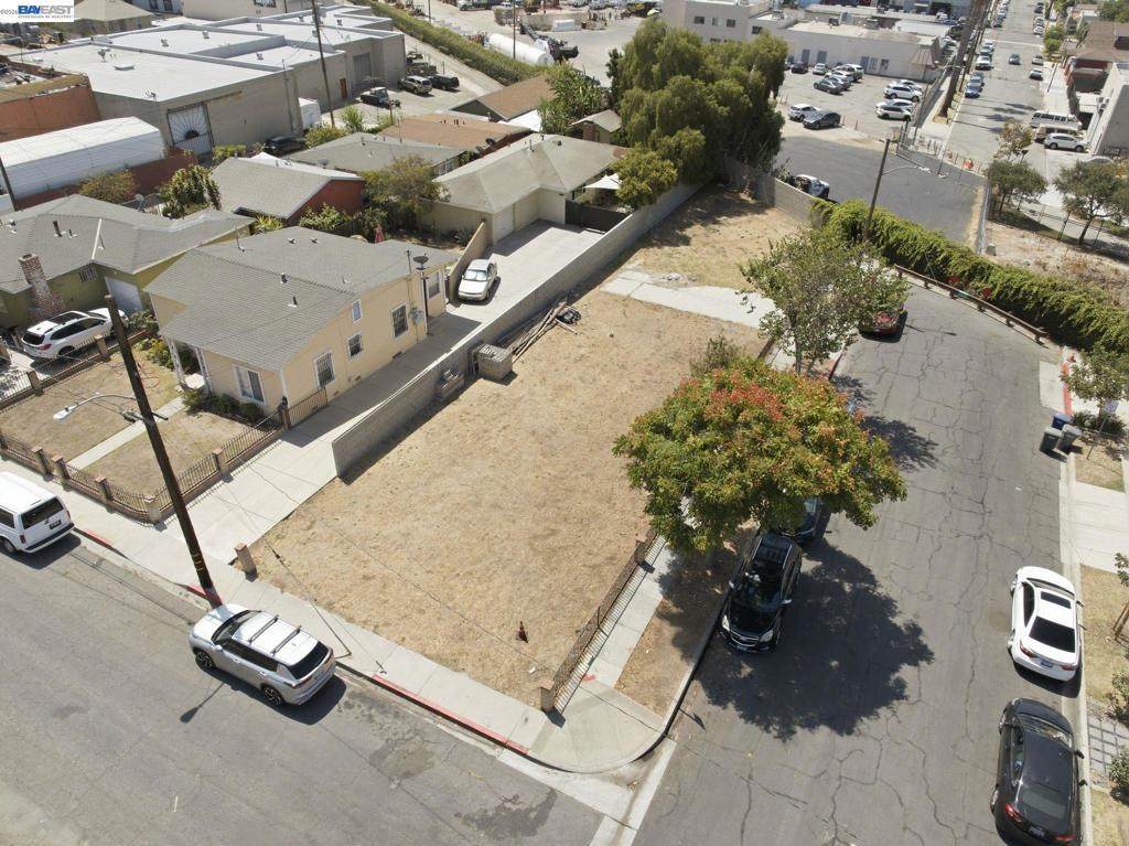 1100 23rd St - Photo 1