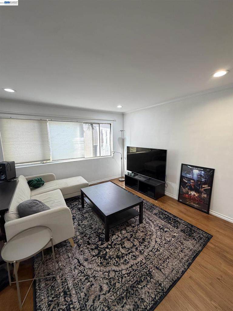 1015 Kings Rd - Photo 1