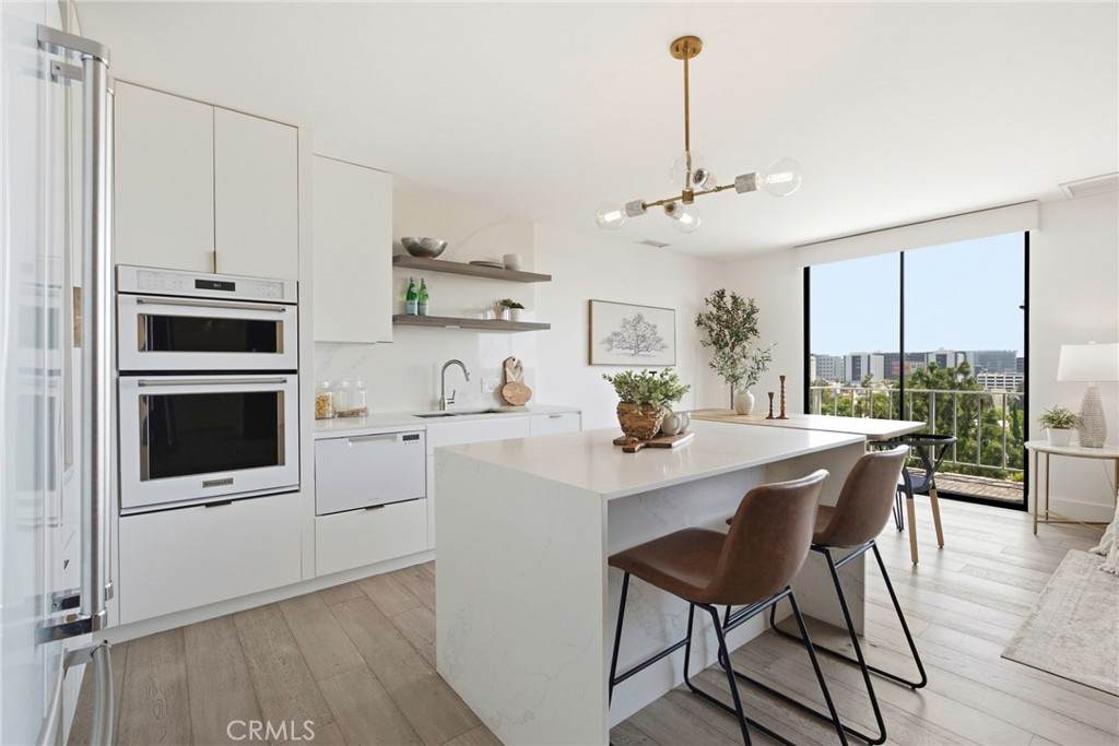 100 Doheny - Photo 1