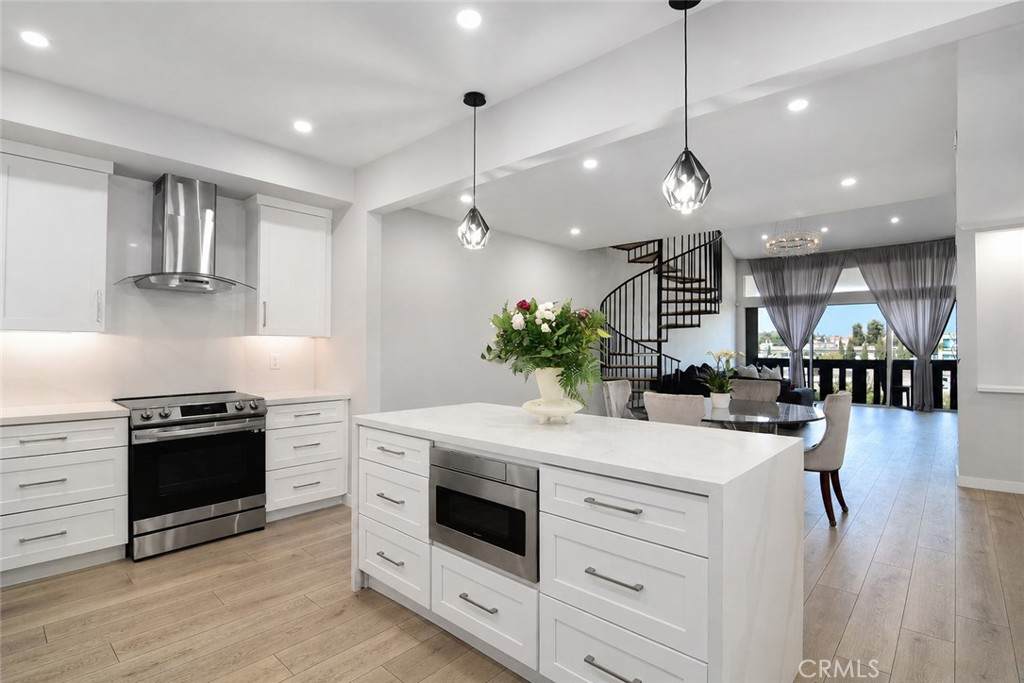5216 Yarmouth Avenue - Photo 1