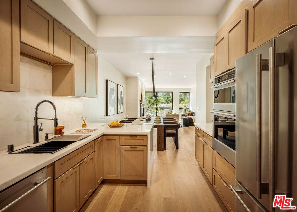10551 Wilshire Boulevard - Photo 1