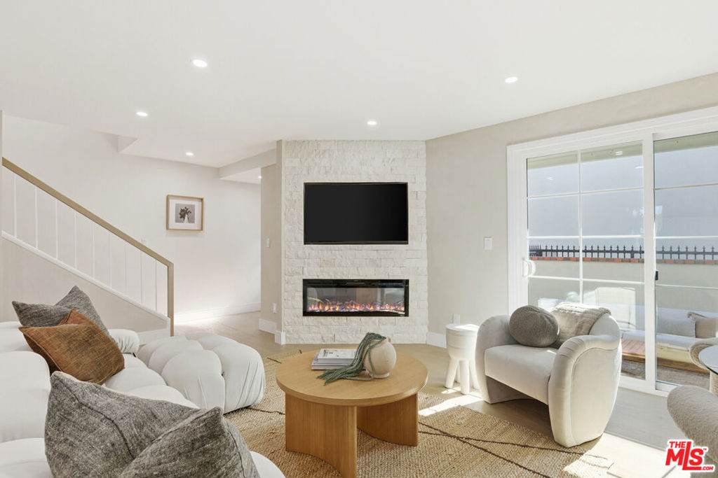 4738 La Villa Marina - Photo 1