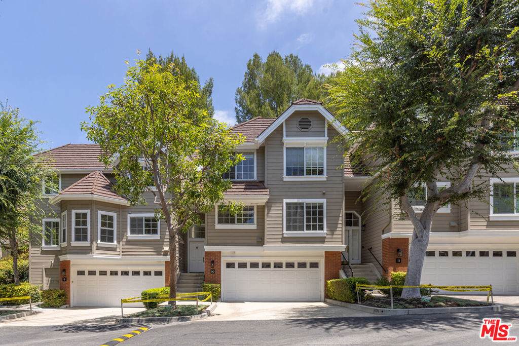 20950 Oxnard Street - Photo 1