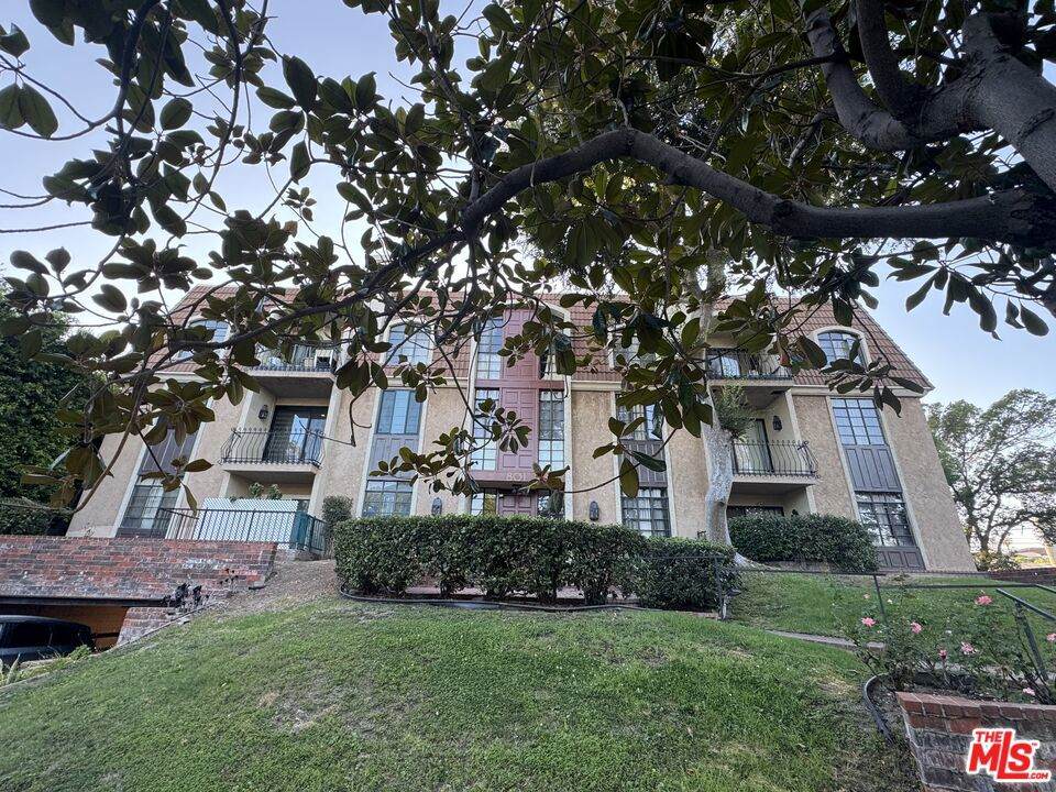 801 Plymouth Boulevard - Photo 1