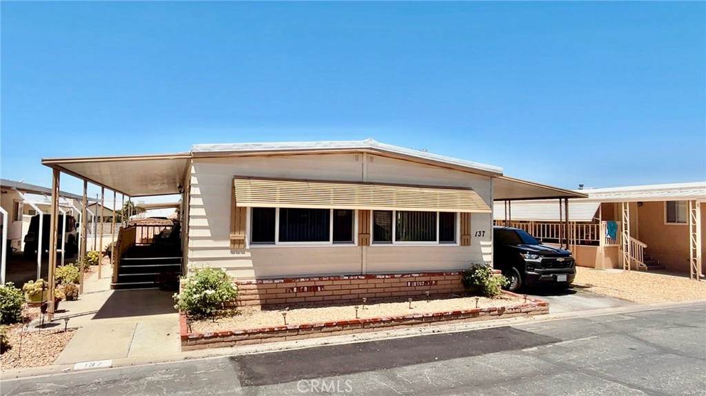 2205 W Acacia Avenue - Photo 1