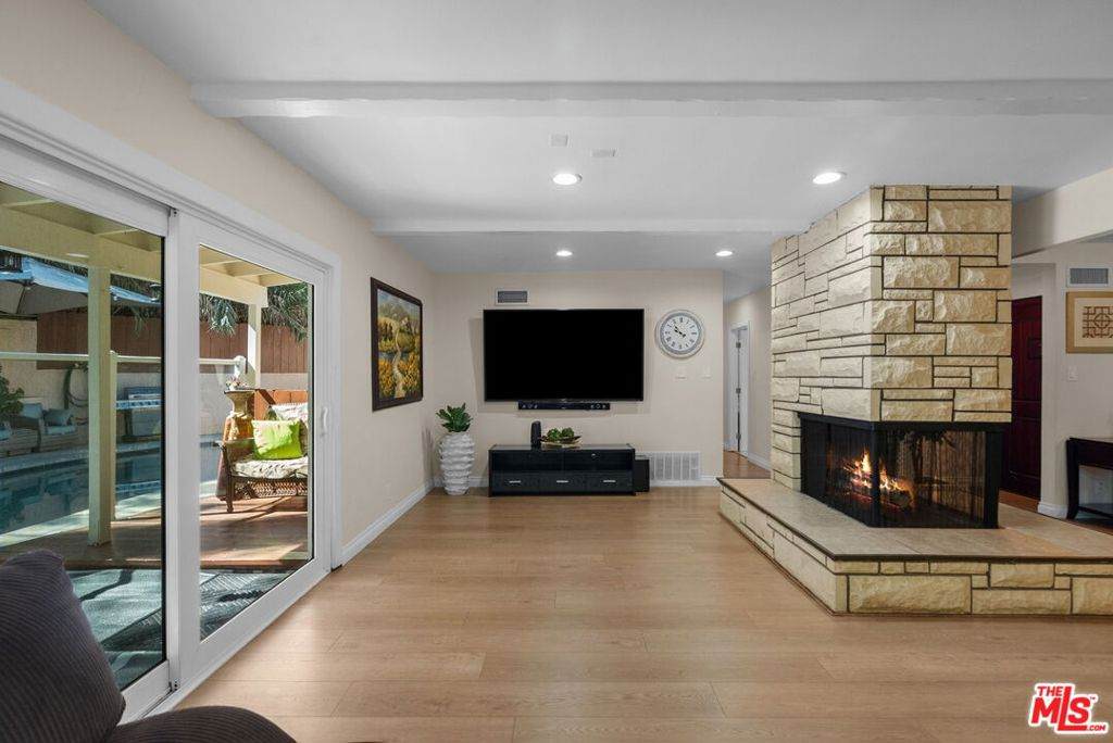 https://bt-photos.global.ssl.fastly.net/socal/orig_boomver_1_448351688-2.jpg