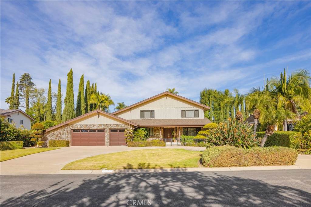 18411 Hillcrest - Photo 1