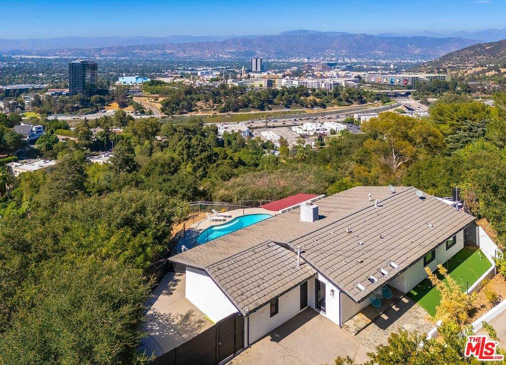 3201 Bonnie Hill Drive - Photo 1