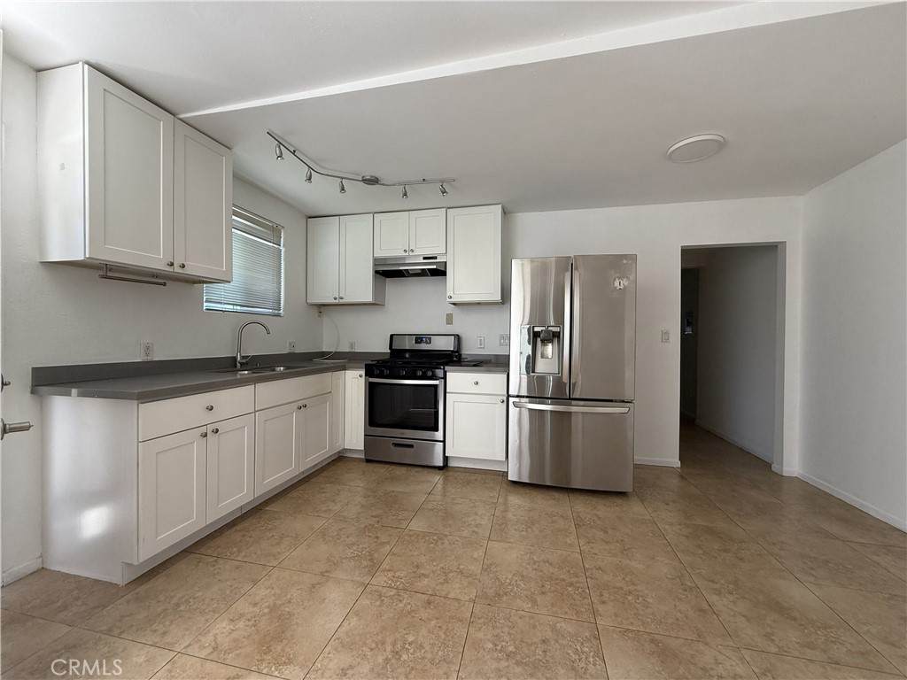 7320 Lindley - Photo 1