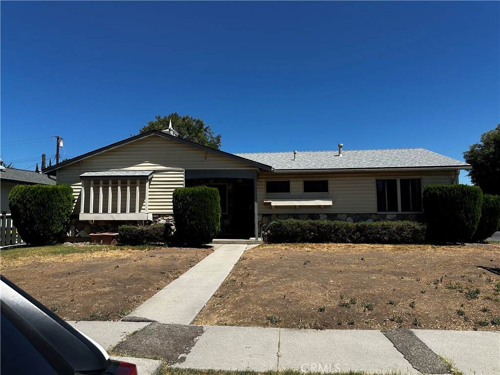 23301 Hamlin - Photo 1