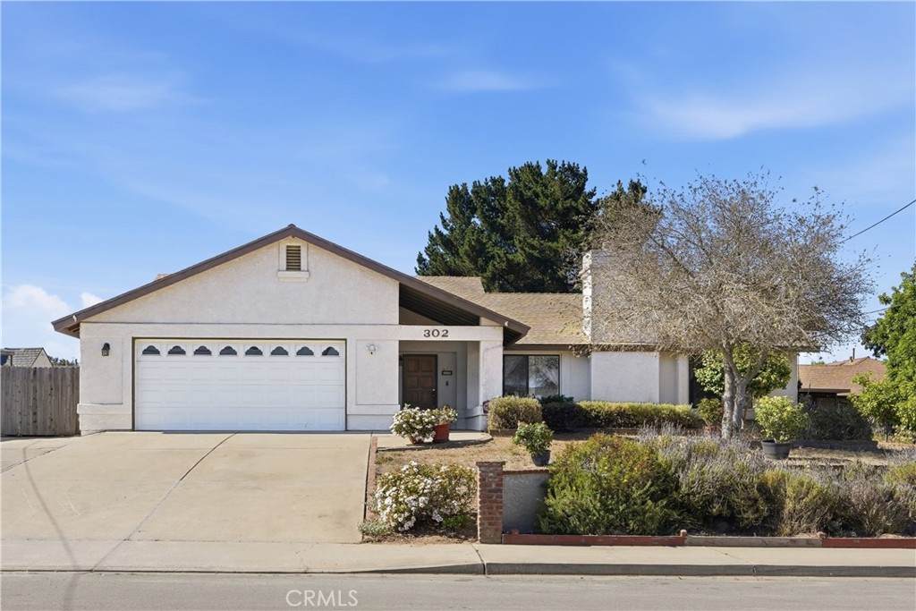 302 Patterson - Photo 1