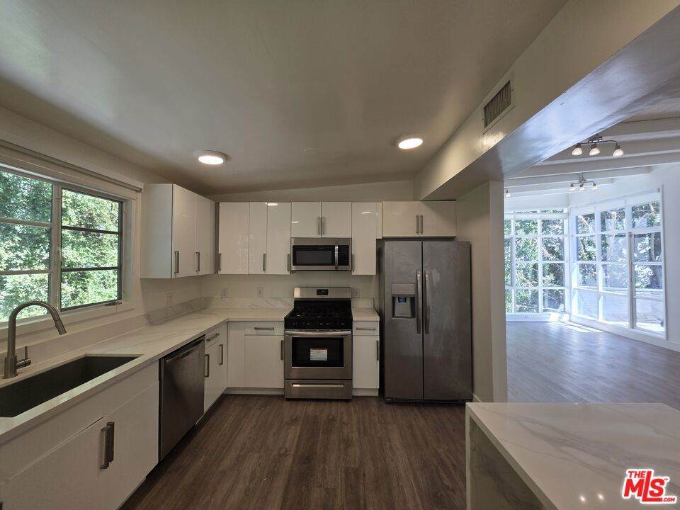 https://bt-photos.global.ssl.fastly.net/socal/orig_boomver_1_448418976-2.jpg