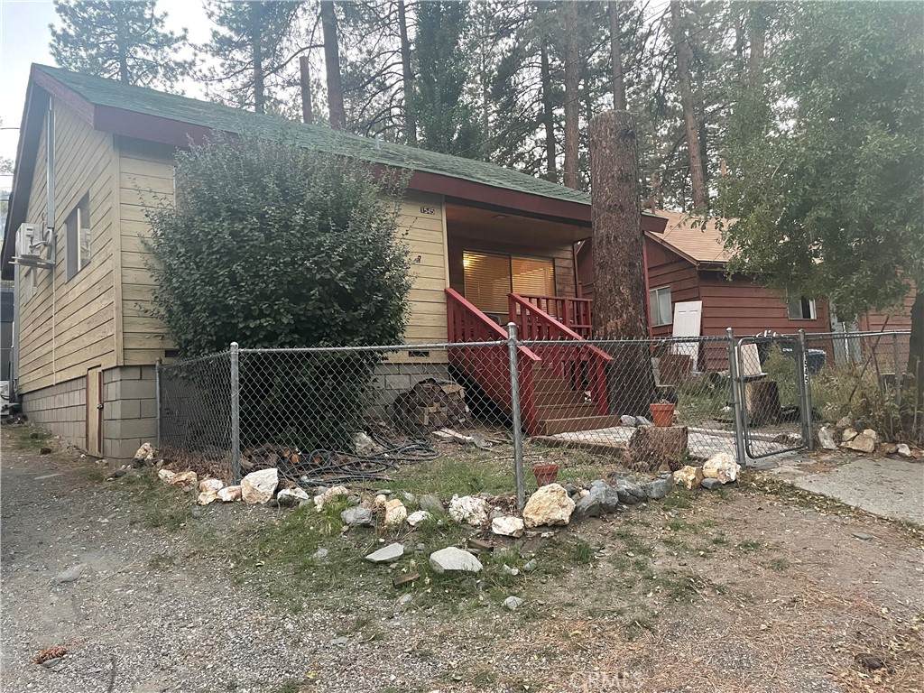 1545 Ross Street - Photo 1