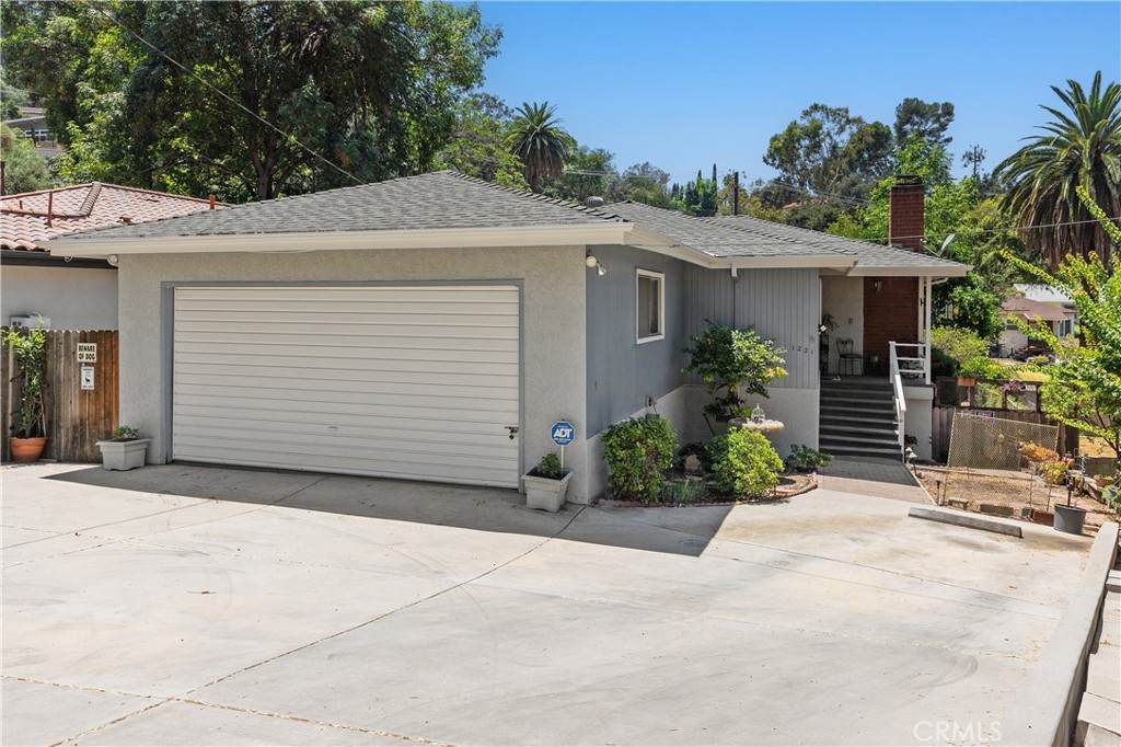 1221 Kolle Avenue - Photo 1