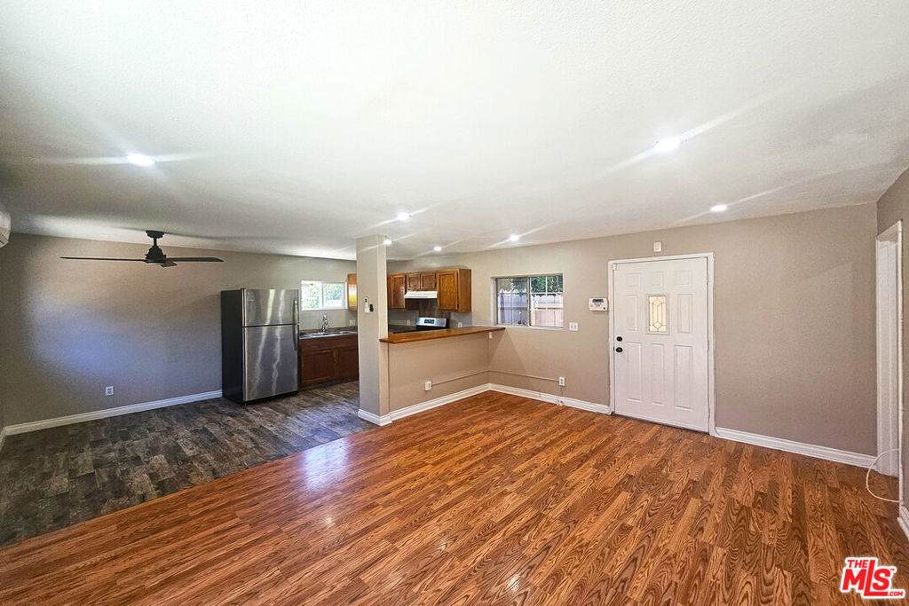 6946 1/2 Jellico Avenue - Photo 1