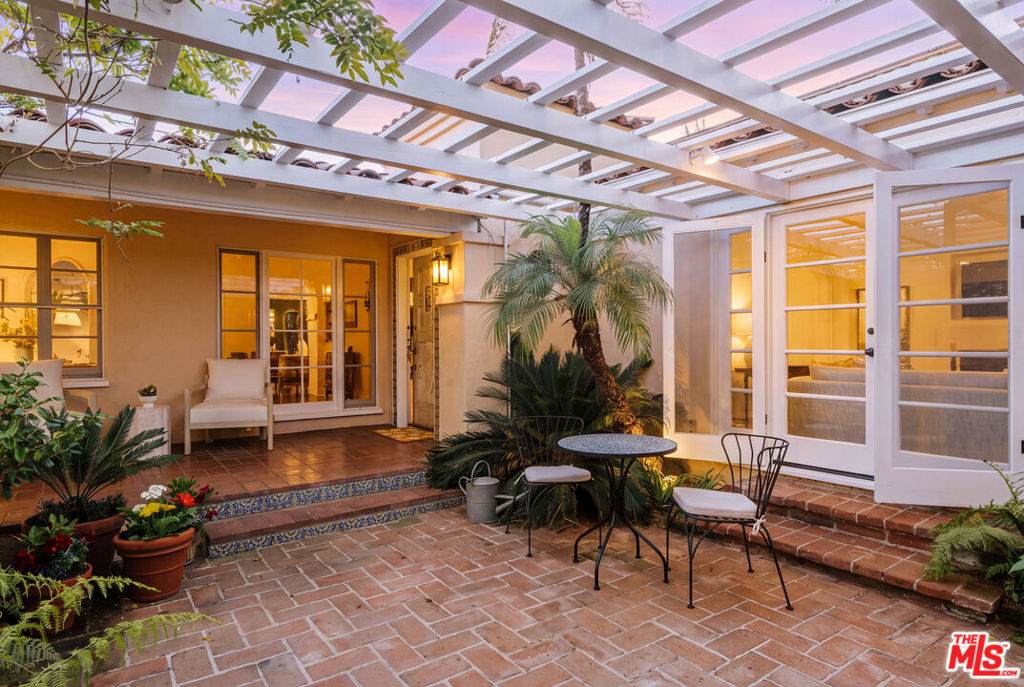 702 16th Street - Photo 1