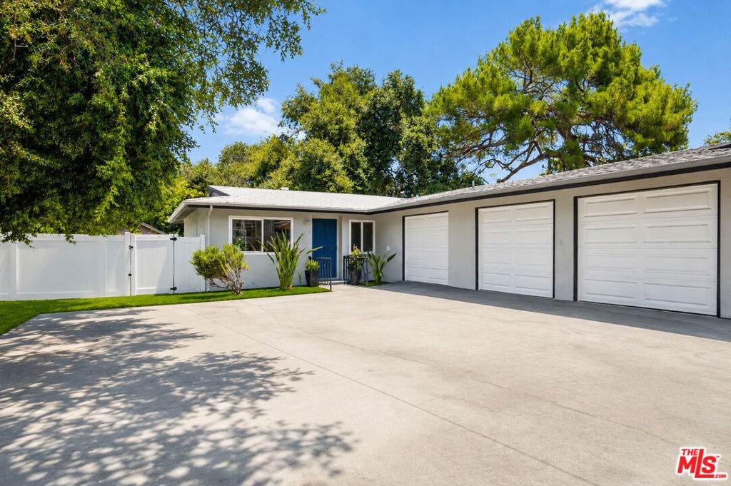 1832 Summit Avenue - Photo 1