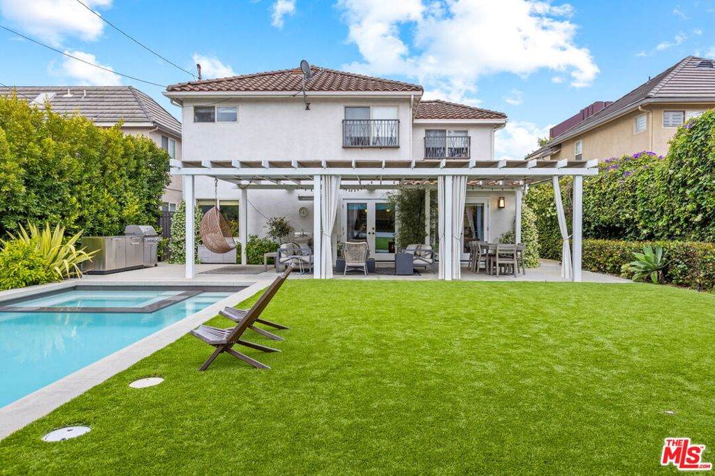 653 Citrus Avenue - Photo 1