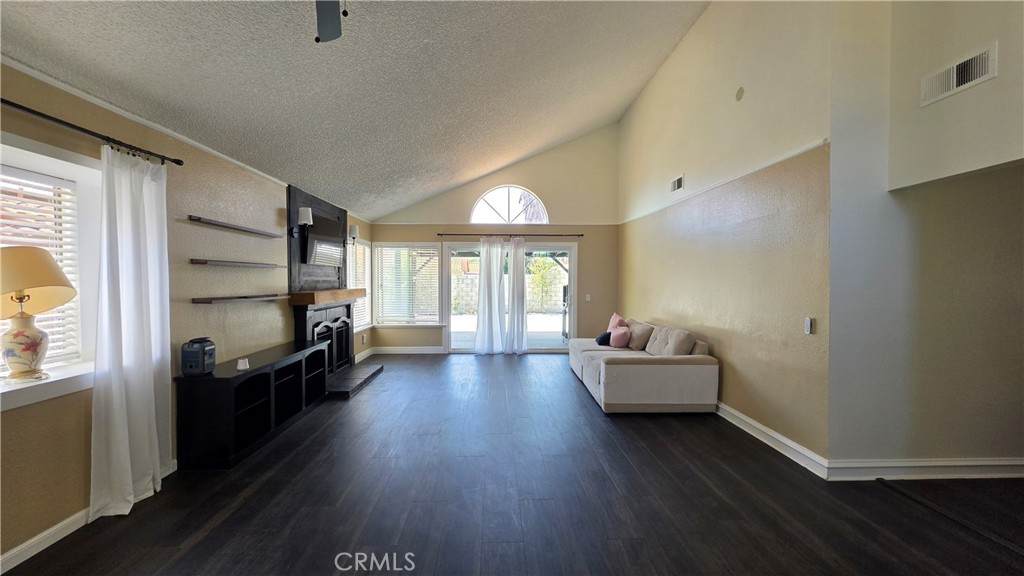https://bt-photos.global.ssl.fastly.net/socal/orig_boomver_1_448465149-2.jpg