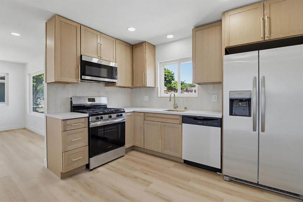 1038 Oaklawn - Photo 1