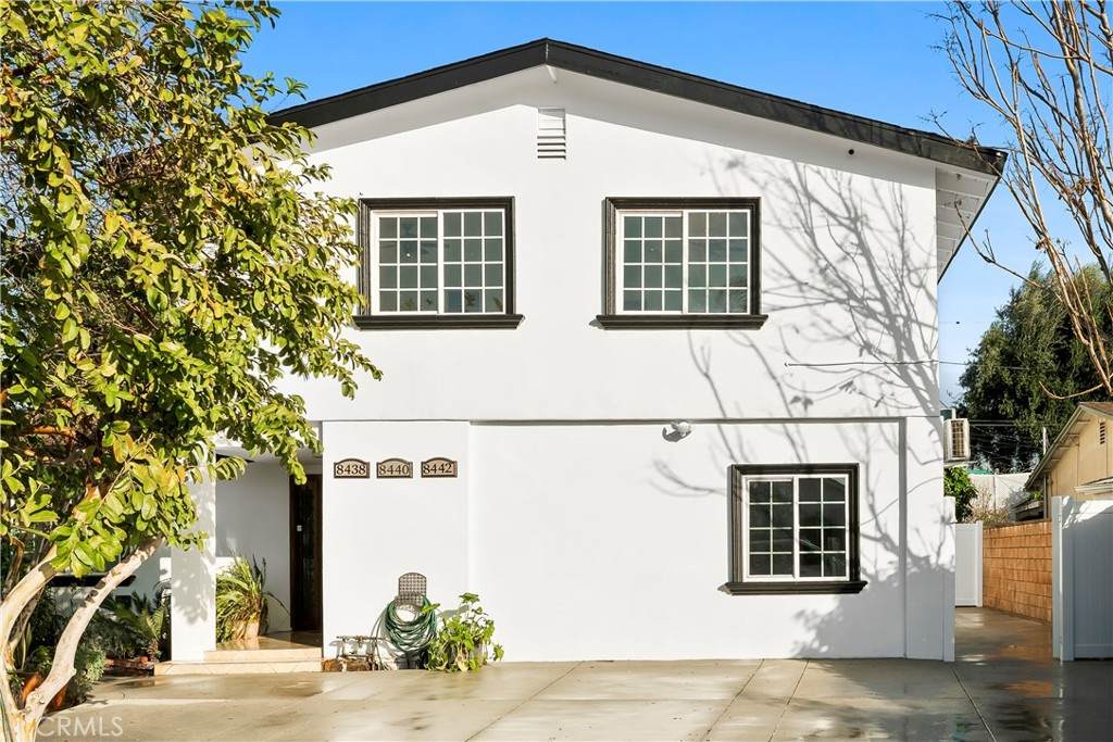 8438 Gloria Ave - Photo 1
