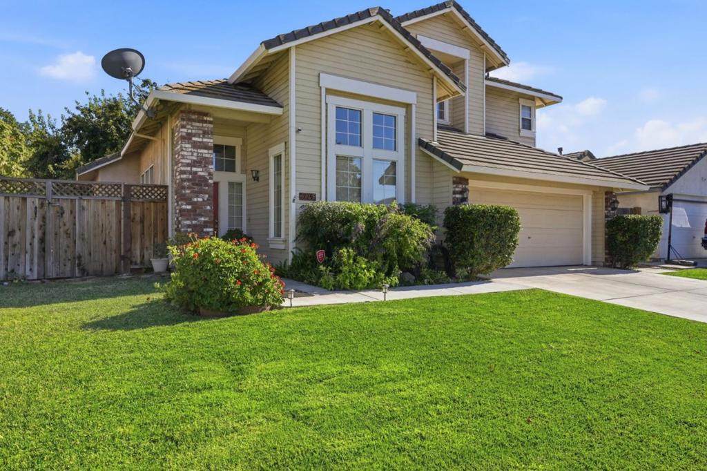 725 Everest Street - Photo 1