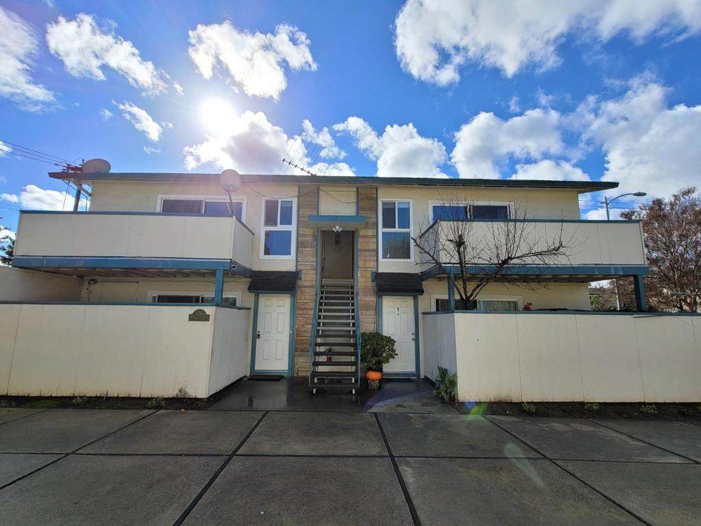 10218 Park Circle - Photo 1