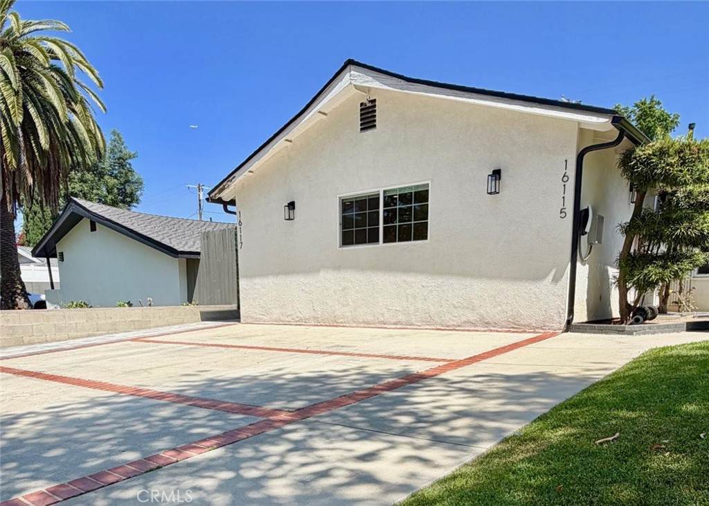16117 Harvest Street - Photo 1