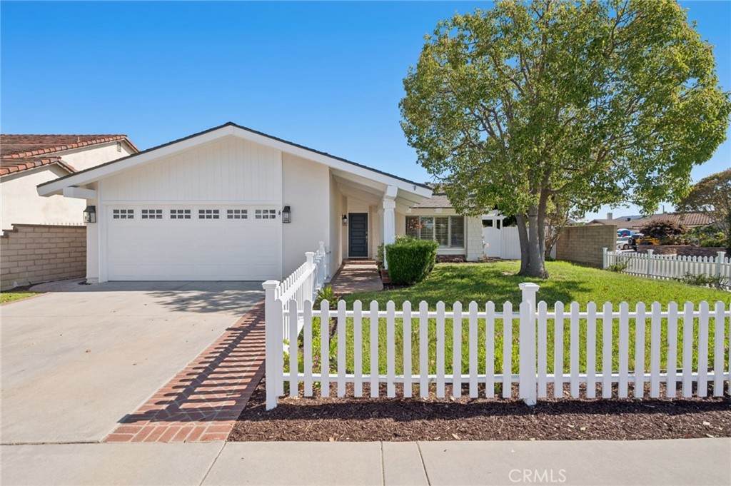 8822 Bellshire - Photo 1