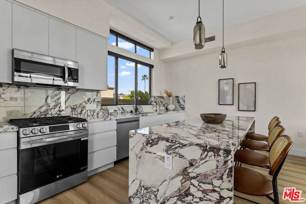 1318 Vista Street - Photo 1
