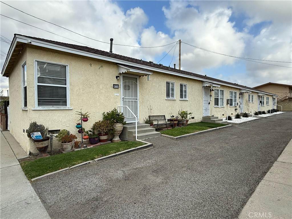 9719 Belmont - Photo 1