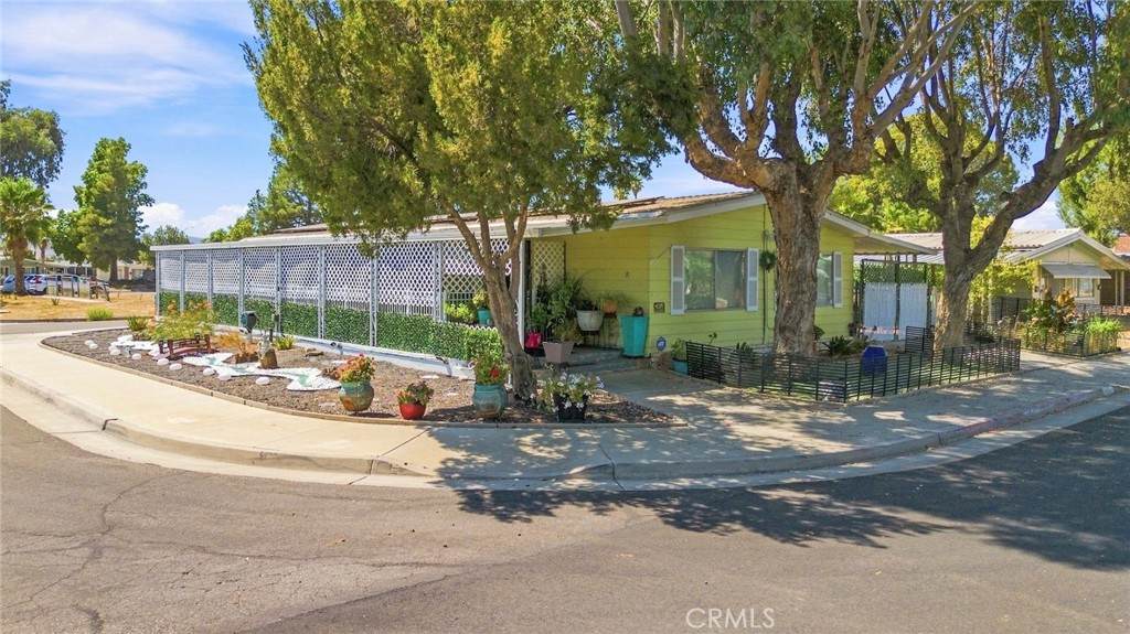 643 Mariposa - Photo 1