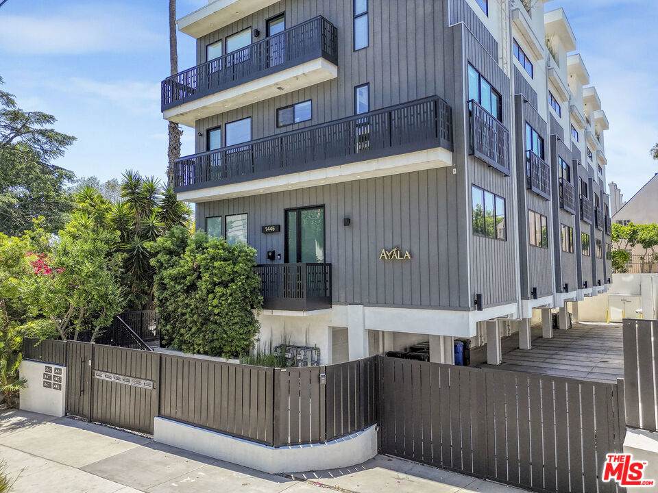 1447 Martel Avenue - Photo 1