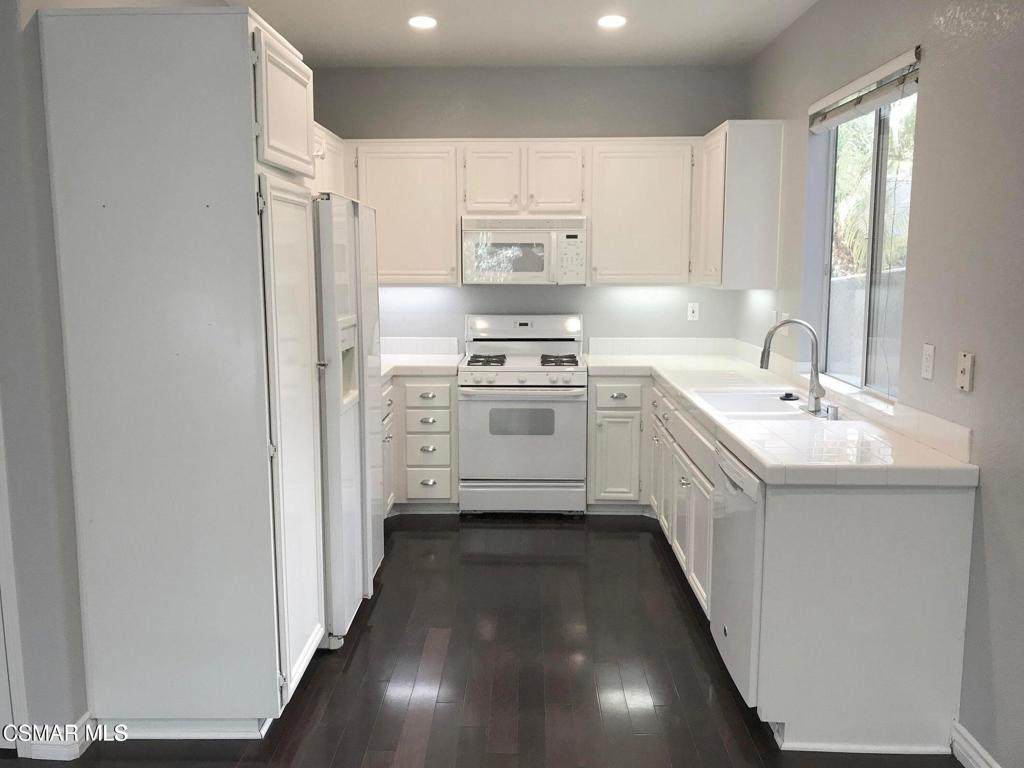 5569 Sienna Way - Photo 1