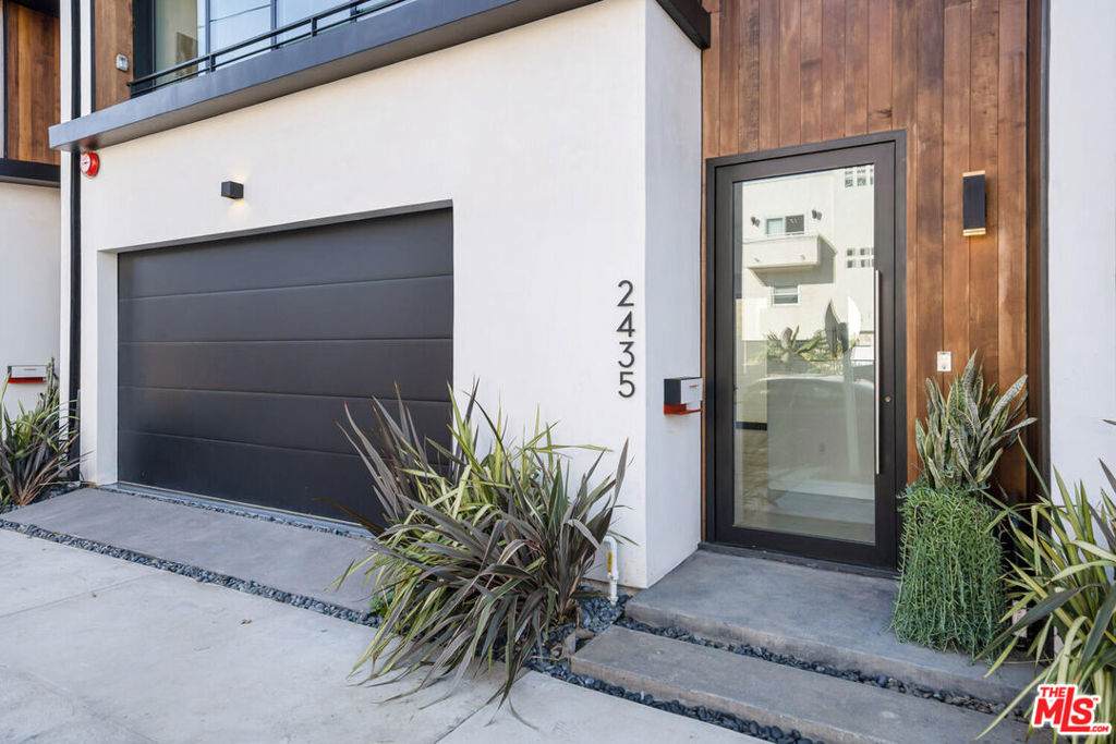 2435 Penmar Avenue - Photo 1
