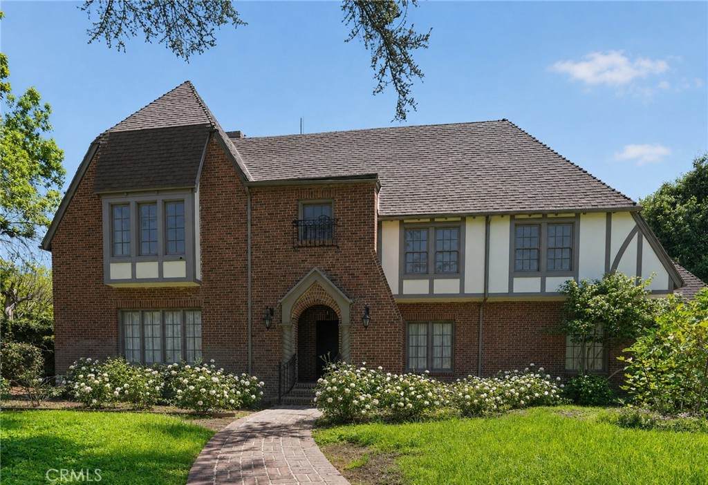 126 N Rossmore - Photo 1