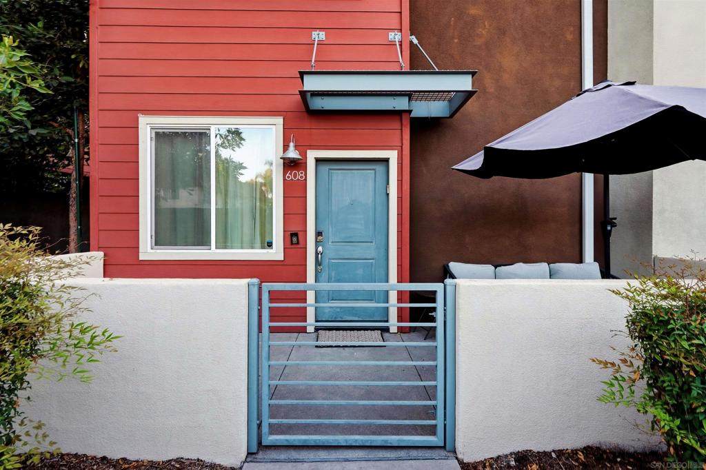 325 Royal Gln - Photo 1