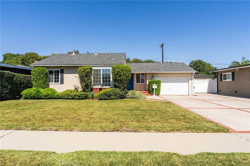 2358 Snowden Avenue - Photo 1